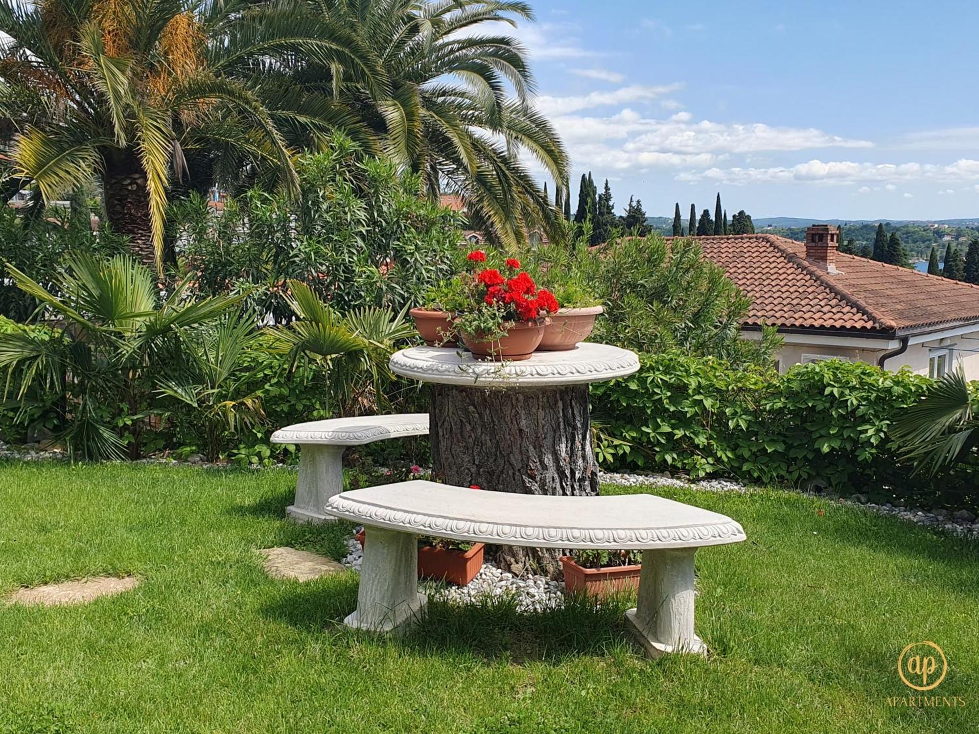 Apartment With Seaview And Garden For 6 Portorož Exterior foto