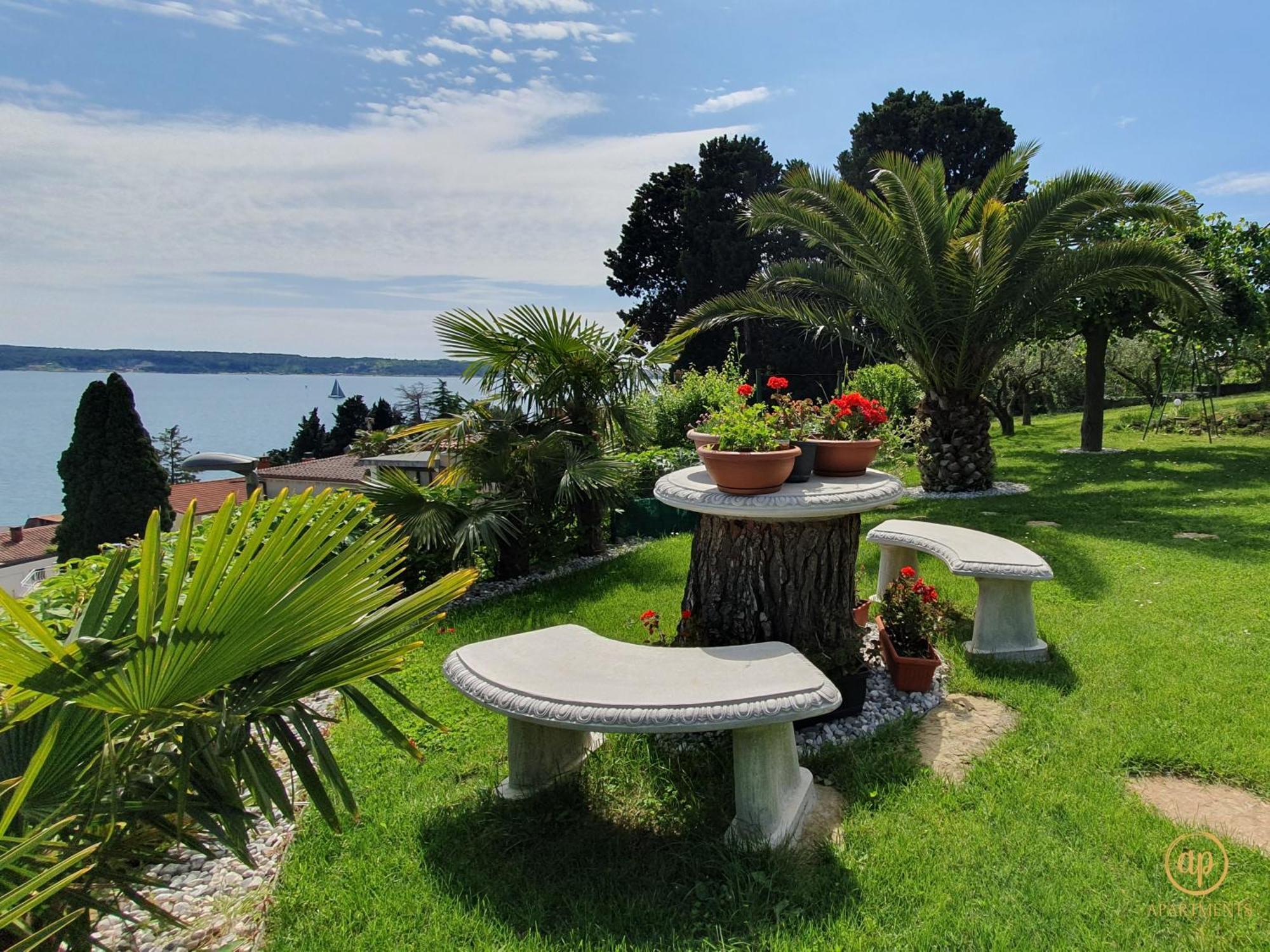 Apartment With Seaview And Garden For 6 Portorož Exterior foto